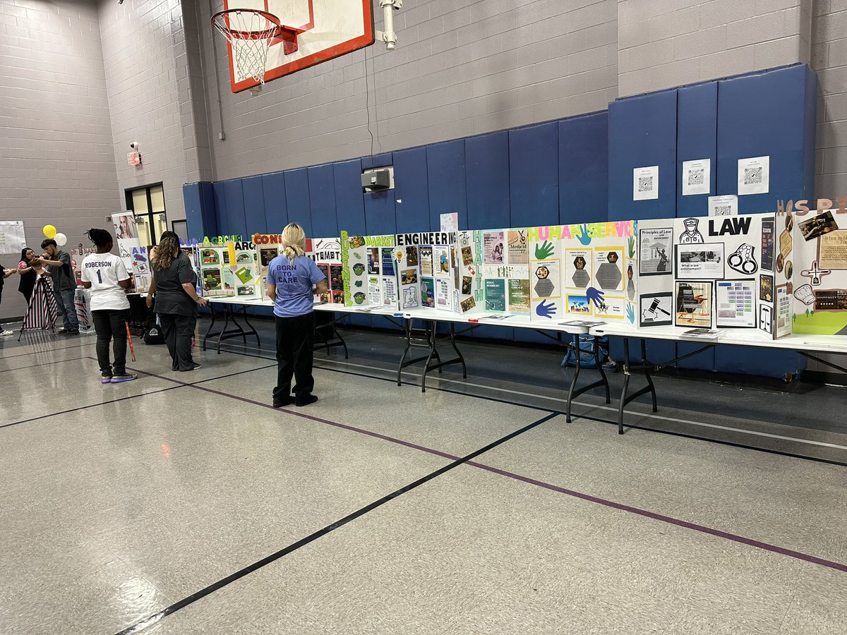 HMSCounselors6's tweet photo. The Road to Success! CCMR night was a success!!! #HumbleMiddleRocks #CCMR #TheRoadToSuccess #HumbleMiddleCounselors @HumbleISD_CBS @HumbleISD_HMS @HumbleISD https://t.co/jIEOahRJkt
