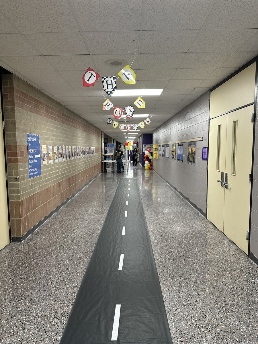 HMSCounselors6's tweet photo. The Road to Success! CCMR night was a success!!! #HumbleMiddleRocks #CCMR #TheRoadToSuccess #HumbleMiddleCounselors @HumbleISD_CBS @HumbleISD_HMS @HumbleISD https://t.co/jIEOahRJkt