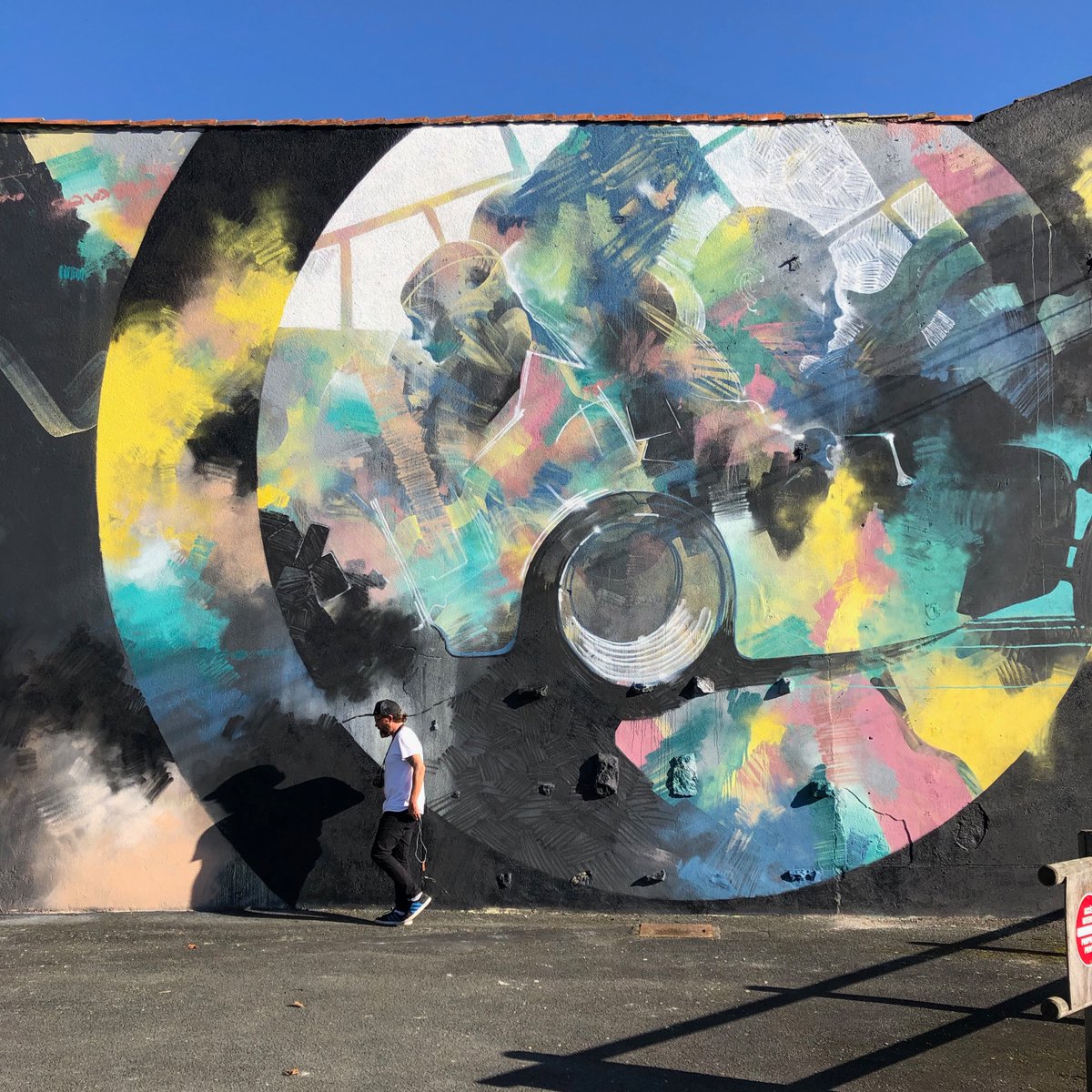 FousionGallery's tweet photo. Mural collaboration by #WillBarras and #Otwo. https://t.co/tmAVgawKDr