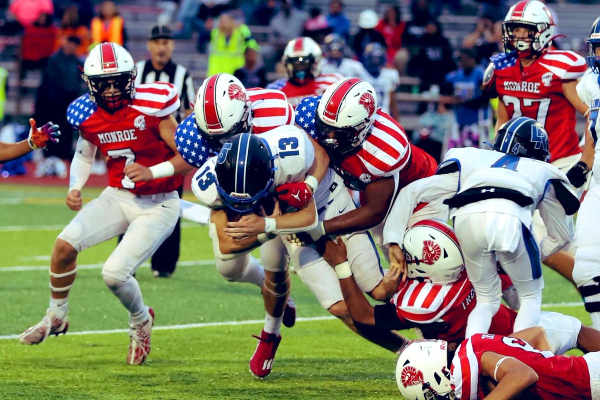 GAME DAY‼️ 

Come out and support your Trojans as we host Ann Arbor Skyline at Home tonight, at 7pm!! ⚔️🛡

Also Congrats to our JV Trojans for their shutout W over Skyline 38-0 last night!!

#TrojanPrideNight #StrongerTogether