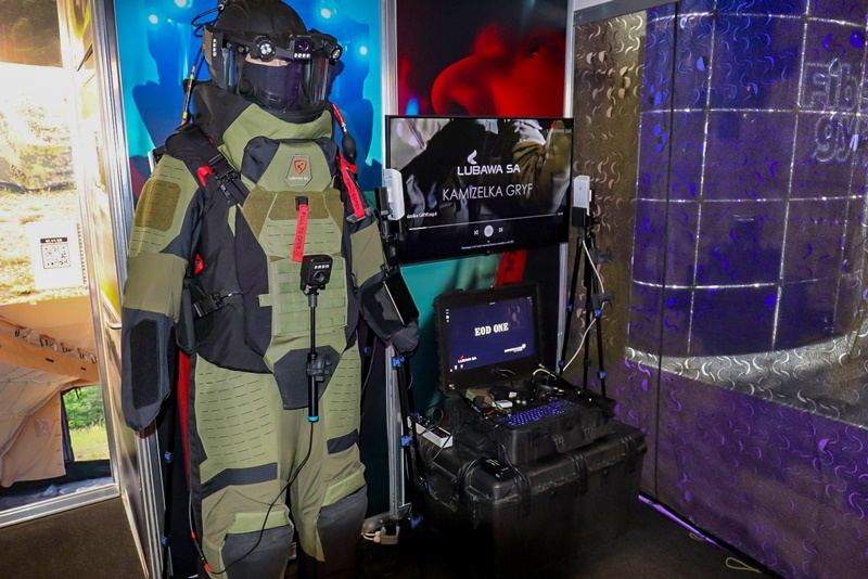 Polska_Zbrojna's tweet image. Polska Grupa Zbrojeniowa, Grupa WB oraz Grupa Lubawa promują swoje produkty na targach przemysłu obronnego w Londynie
@MON_GOV_PL @PGZ_pl @WBGroup_PL #DSEI 
polska-zbrojna.pl/home/articlesh…