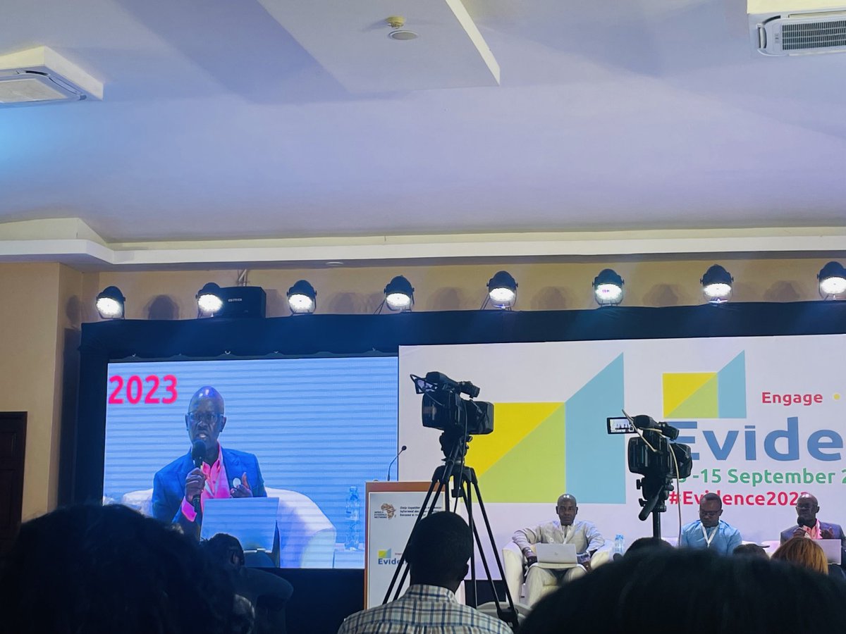 ⁦<a href="/Africa_evidence/">AEN</a>⁩ session on evidence availability for policymakers. Mr Timothy Lubanga of ⁦⁦<a href="/OPMUganda/">Office of the Prime Minister - Uganda</a>⁩ shares the experience of having completed the mid-term review of Uganda’s National Development Plan III, and the vitality of indicator-relevant evidence