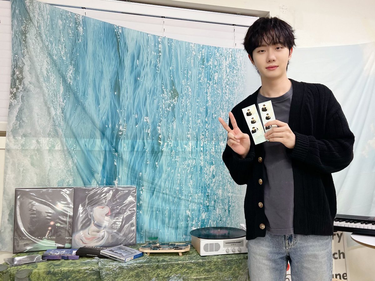 haha_hyun_'s tweet photo. 230914 #하현상 공카

축제 일정 끝나고 글을 씁니다 매년 너무 과분한 축하를 받고 있어요 정말 감사합니다 케이크와 선물 잘 받았습니다 무엇보다 여러분 환절기 건강 조심하시구요 오늘 만나서 너무 즐거웠습니다 늘 행복하세요!!!!! https://t.co/MdyeX7ibiE