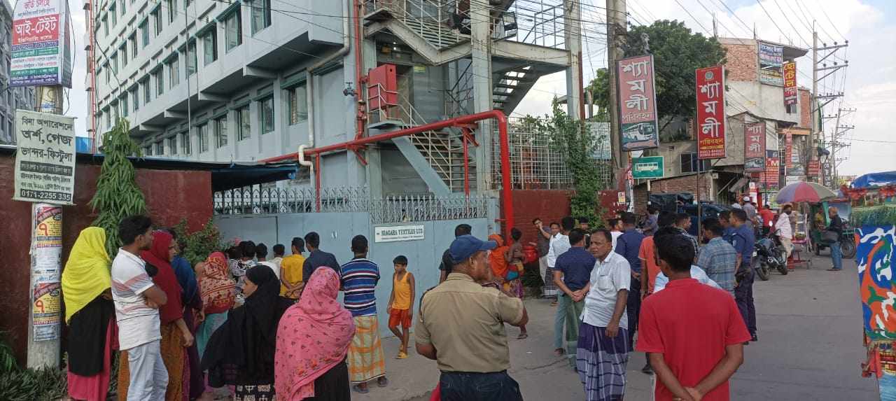 কালিয়াকৈরে বকেয়া বেতনের দাবিতে শ্রমিক অসন্তোষ