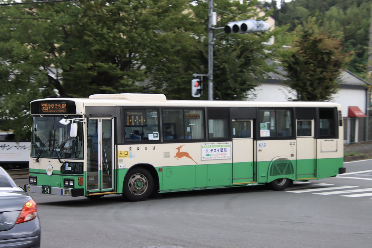 【失敗図】
奈良交通
KC-HU2MPCA
奈良22き581

運転中携帯見たりするのでは、、、