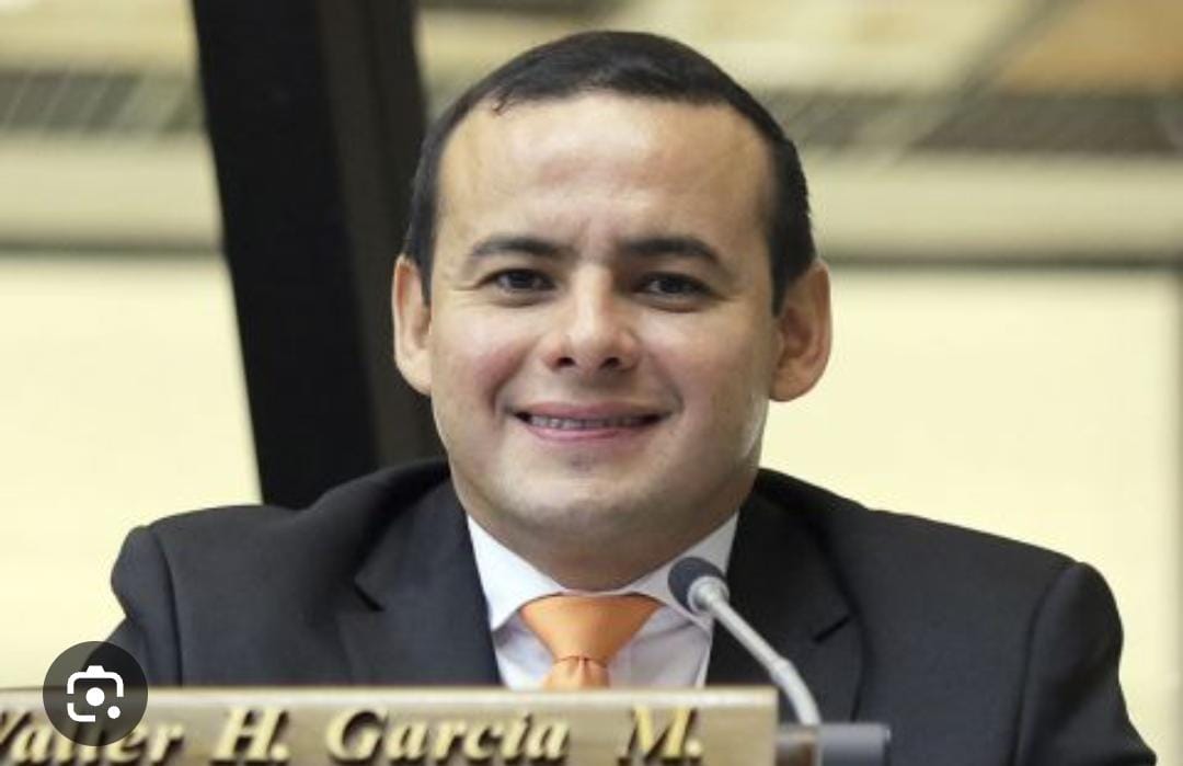 Radiocamarapy's tweet photo. Entrevista. El Dip. Walter García aclaró a la ciudadanía que no solicitó la reactivación del "costoso minihospital" en @DiputadosPy , tal como publicó hoy un medio escrito local, sino la presencia de al menos un médico para la atención en caso de emergencias en la Cámara Baja. https://t.co/IL3LB3Oh0N