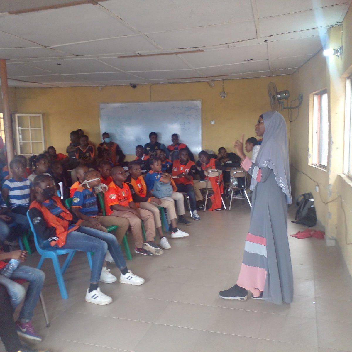 ProjectClimeset's tweet photo. Throwback to a school that stole our hearts - @elibelschools
Their infectious energy and dedication to protecting our planet filled us with hope. Now, some of them have embraced recycling habits and are leading the way as eco-champions.ππ
#ThrowbackThursday
#ProjectClimeset https://t.co/GPcfyTRsku