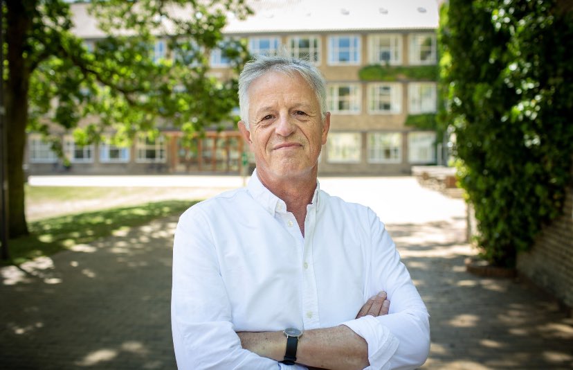 AarhusUni_int's tweet image. Professor Bobby Zachariae’s research into the psychological and delayed complications of life-threatening illness gains him one of #AarhusUni’s oldest and most prestigious honorary awards, the Rigmor and Carl Holst-Knudsen Award for Scientific Research. bss.au.dk/en/aarhus-bss-…