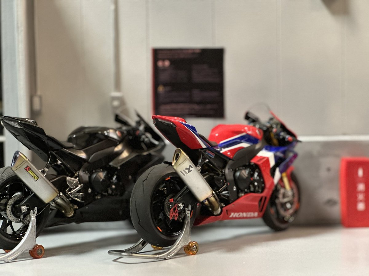 よりリアルに見えるように、市販車の走行会みたいな感じで撮影💓

「CBR1000RRRで初サーキット‼️」

本物に見えたらRTですね☺️

ピット製作者🟰@surf3204 

#バイクプラモ盛上げ隊 
#バイクプラモデル
#CBR1000RRR