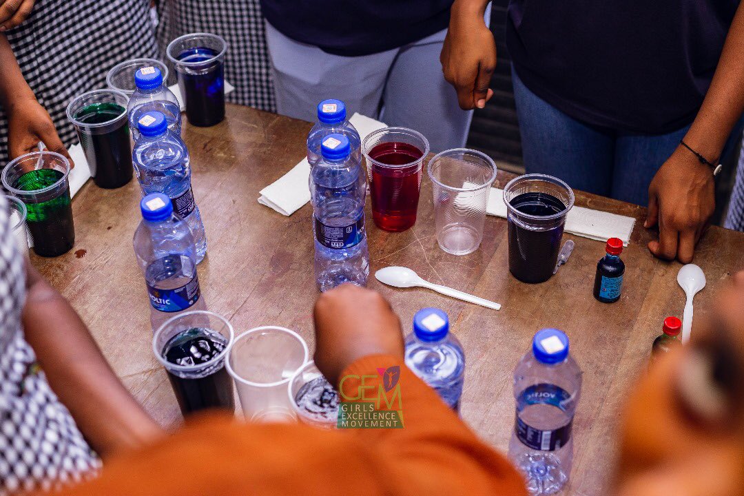 GEM_Inspire's tweet image. It is defined as the flow of water within the pores of a porous material caused by adhesion, cohesion, and surface tension forces.

Know that Capillary action is all around us every day.

#TheGEMCode #STEM #scienceexperimentforkids #capillaryaction #water #geminspirationonwheels