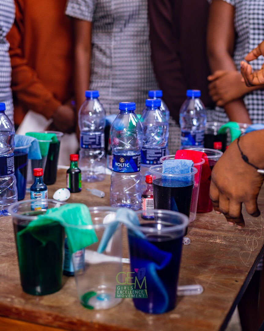 GEM_Inspire's tweet image. It is defined as the flow of water within the pores of a porous material caused by adhesion, cohesion, and surface tension forces.

Know that Capillary action is all around us every day.

#TheGEMCode #STEM #scienceexperimentforkids #capillaryaction #water #geminspirationonwheels