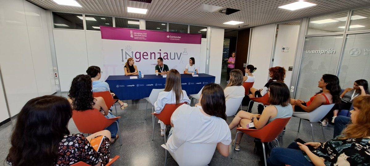 UVempren_'s tweet photo. @GVAinnovacion @SantanderUni_ES @pilardomingoc @i2sysbio @evolving_spain @Tronando #News #IngeniaUV | Moltes gràcies a les emprendedores @pilardomingoc investigadora de l'@i2sysbio i fundadora d'@evolving_spain i Belén Baixauli fundadora de #Tronando per compartir la seua experiència amb l'estudiantat de la @UV_EG en aquesta activitat que hem disfrutat molt👏 https://t.co/kRuZaljMkE