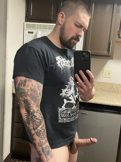 Who&rsquo;s tryna ride dads big dick?   https://t.co/lq3zNHK45T https://t.co/V0pbYqIA6e