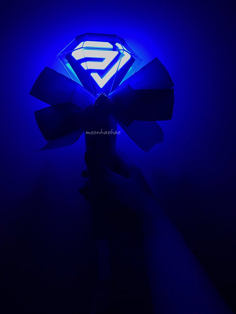 moonhaehae86's tweet photo. I love the deco of the light stick so much 😭😭😭
#lightstick #SuperJuniorDnE #superjunior https://t.co/K4I8OIrnXK