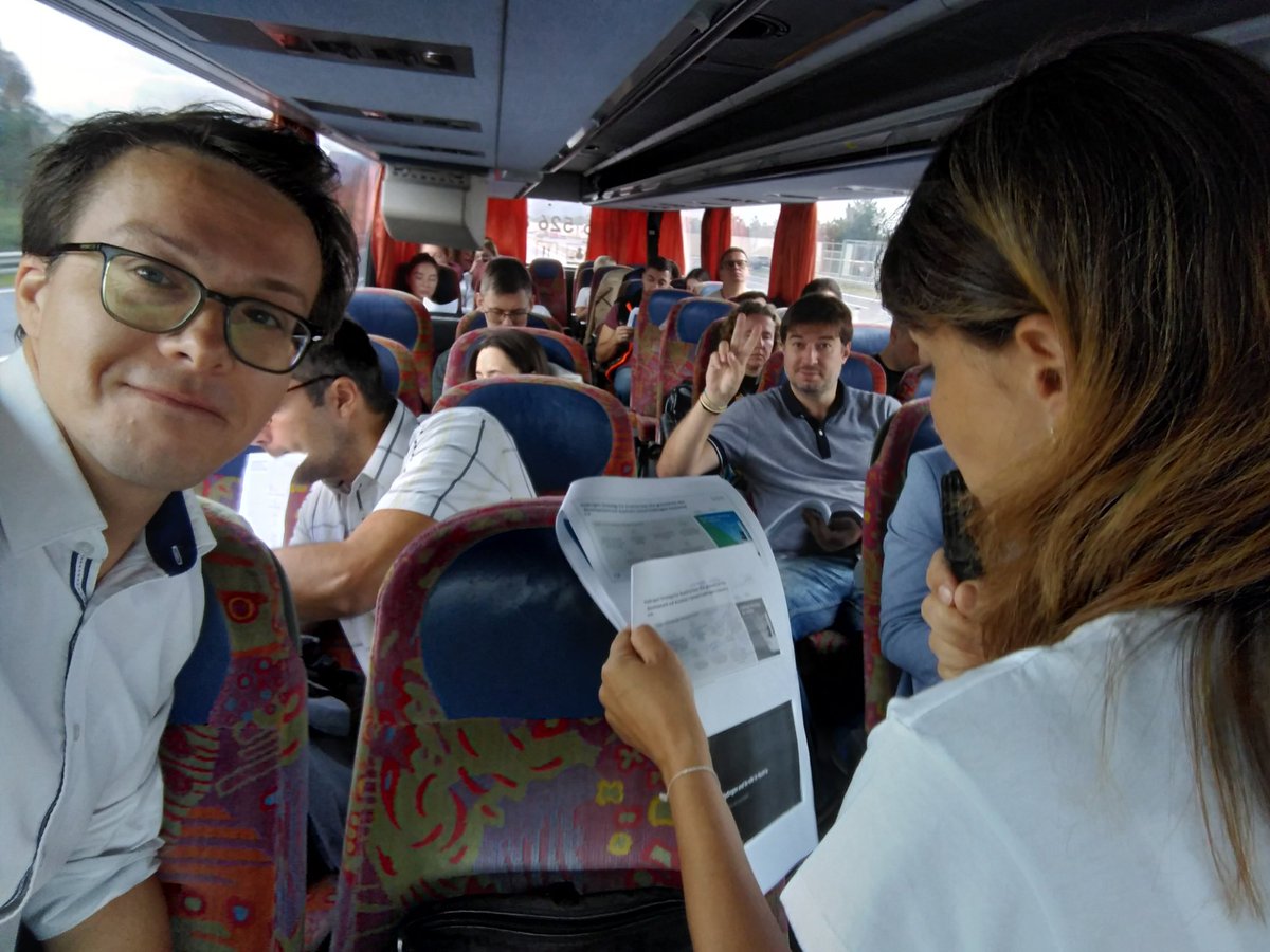 chri_gru's tweet photo. Heute: Ausflug in die Steiermark mit einer Delegation 🇺🇦 ukrainischer Energie-Expert*innen. Im Bus hab ich Aktivitäten rund um #Wasserstoff in Österreich 🇦🇹 präsentiert, in Donawitz wurde dann ein künftiges Einsatzgebiet dafür inspiziert: Das Stahlwerk der @voestalpine

#HyPA https://t.co/U774ie2Hod