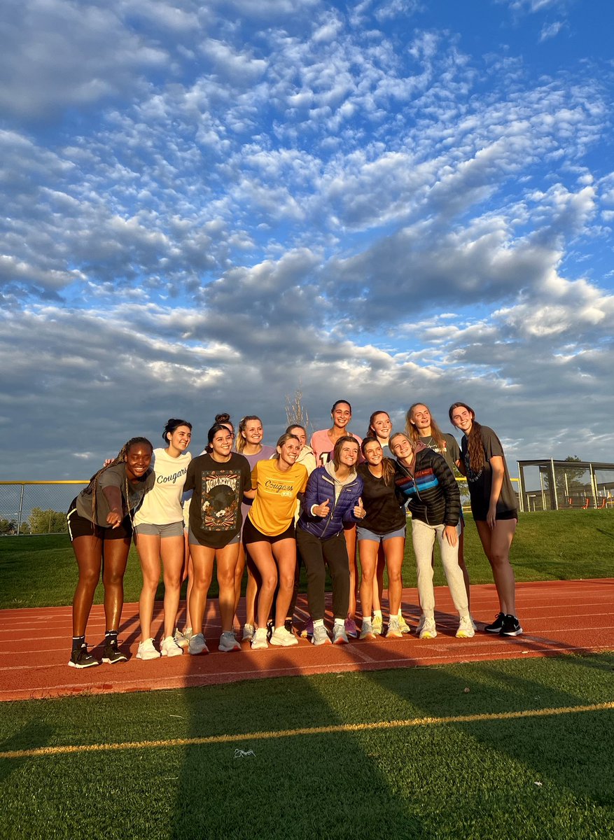 All smiles after am track workout is done!! 💨
That view? #godssky 💙💛#faithoverfear #faithfamilybasketball #clawsout <a href="/ccu_wbb/">CCU Womens Basketball</a> 
It will pay off 🙏🏼🏀