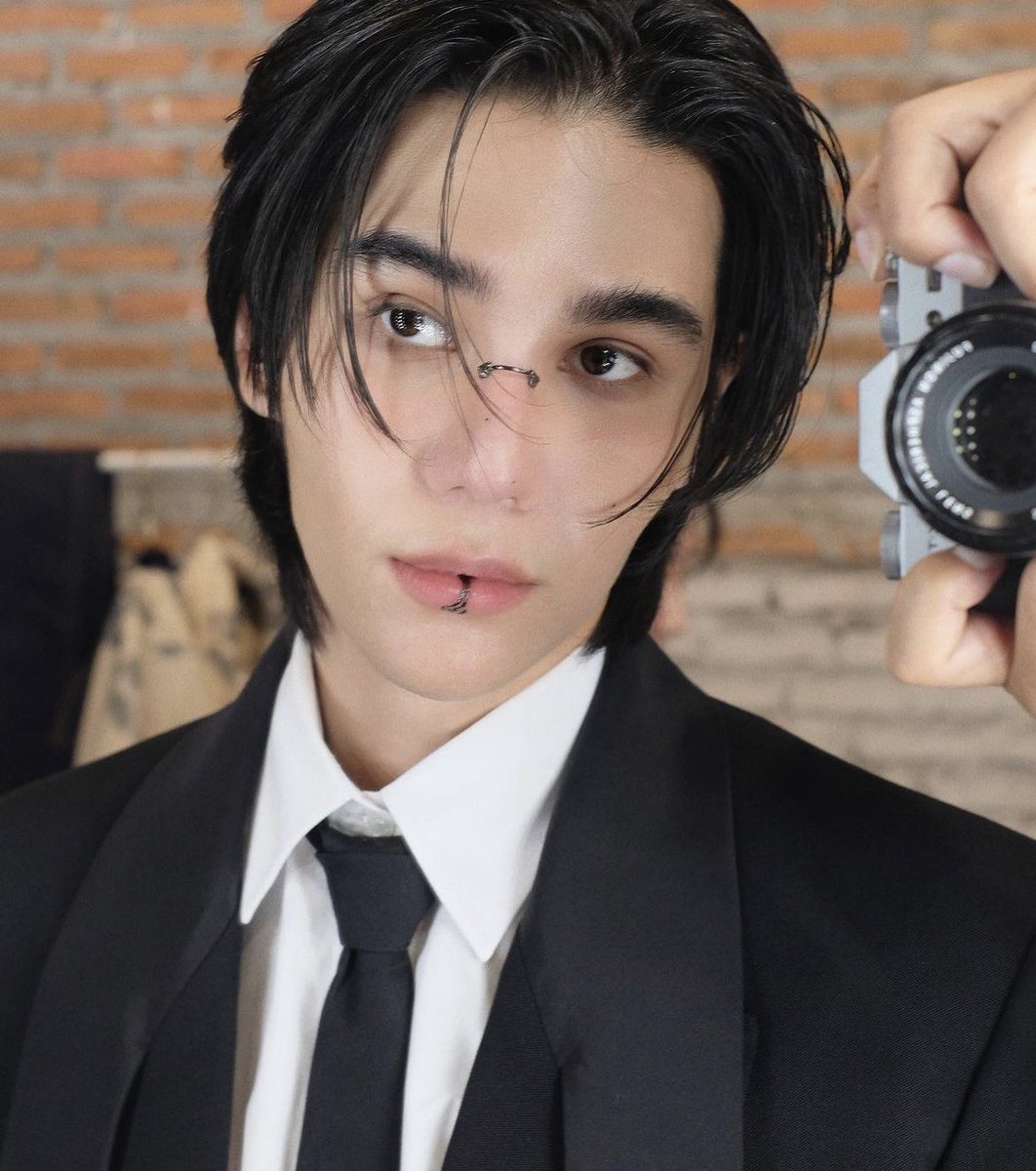 hourlyjeff_'s tweet photo. 🖤🖤

📸: winchattra 

—#jeffsatur #saturdayss https://t.co/ESuYKLaosx