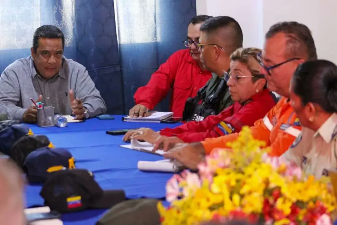 GobTrujillo's tweet photo. Deinterés 📣|| En el día de ayer el gobernador del estado, sostuvo reunión con el Estado Mayor de Seguridad para coordinar acciones enmarcadas en el bienestar y la seguridad del pueblo trujillano. https://t.co/EqQ3IPXewI