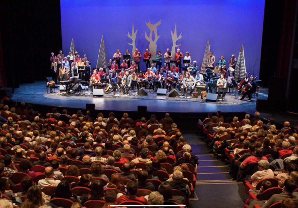 Pour les journées du patrimoine, le château de Meauce reçoit l’artiste et photographe Yann Pendaries avec ses « tout petits métiers » imaginaires. Ainsi que le conservatoire de musique traditionnelle pour une initiation à la danse et des concerts - entree libre - 14h à 18h