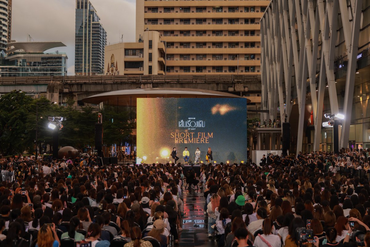 PPKrit_Ent's tweet photo. PP Krit ‘เส้นเรื่องเดิม (RERUN)’ Short Film Premiere 🎬
at centralwOrld Outdoor Square, centralwOrld 

Thank you everyone for coming to support 🤍 

#เส้นเรื่องเดิม_PremiereEvent
#เส้นเรื่องเดิมPPKrit_ShortFilm 
#เส้นเรื่องเดิมPPKrit 
#PPKritEntertainment #CentralwOrld
#PPKritt https://t.co/UzSuw7FxJE