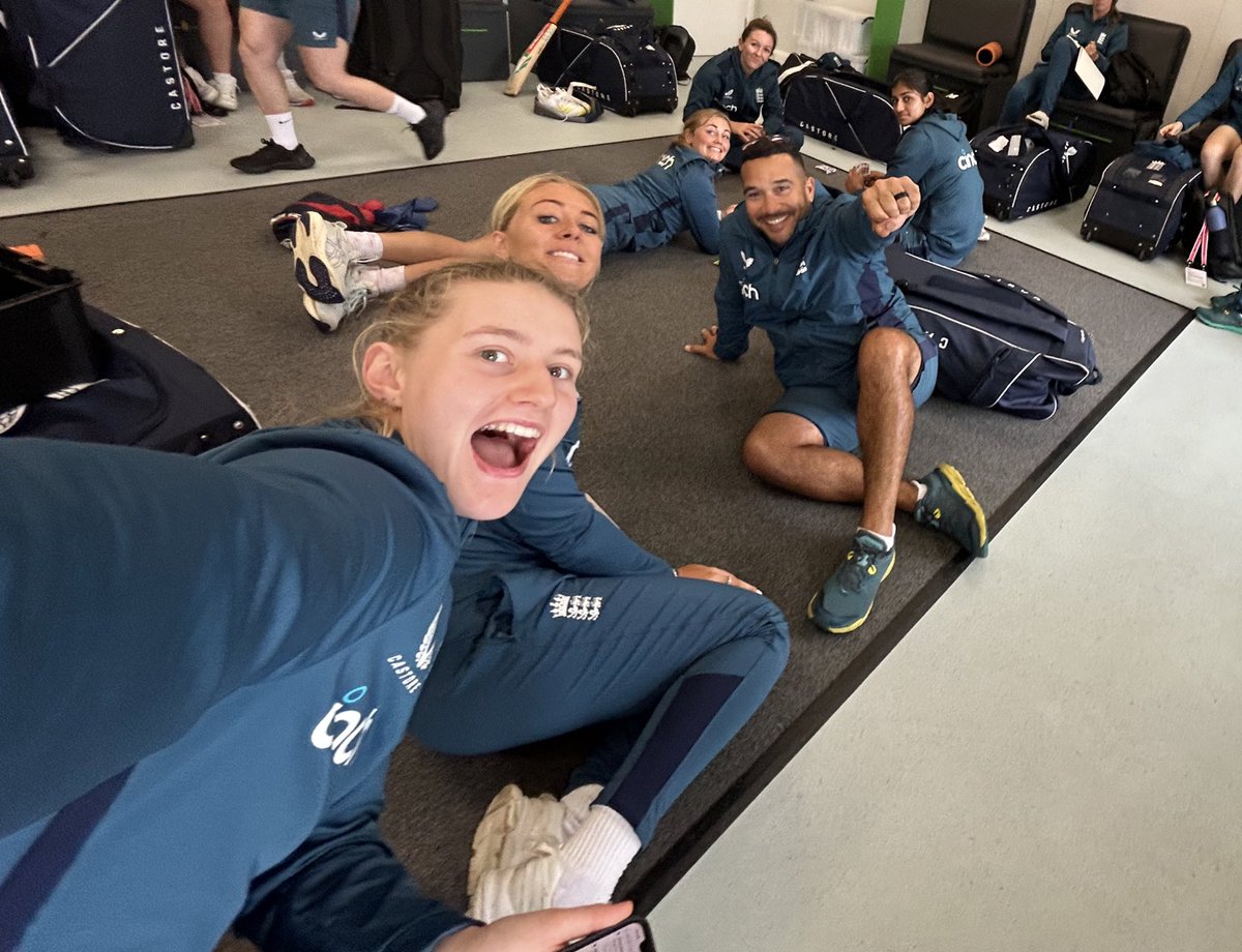 Another inspection at 14:55, fingers crossed for some cricket as the rain starts to clear 🤞

#EnglandCricket #ENGvSL