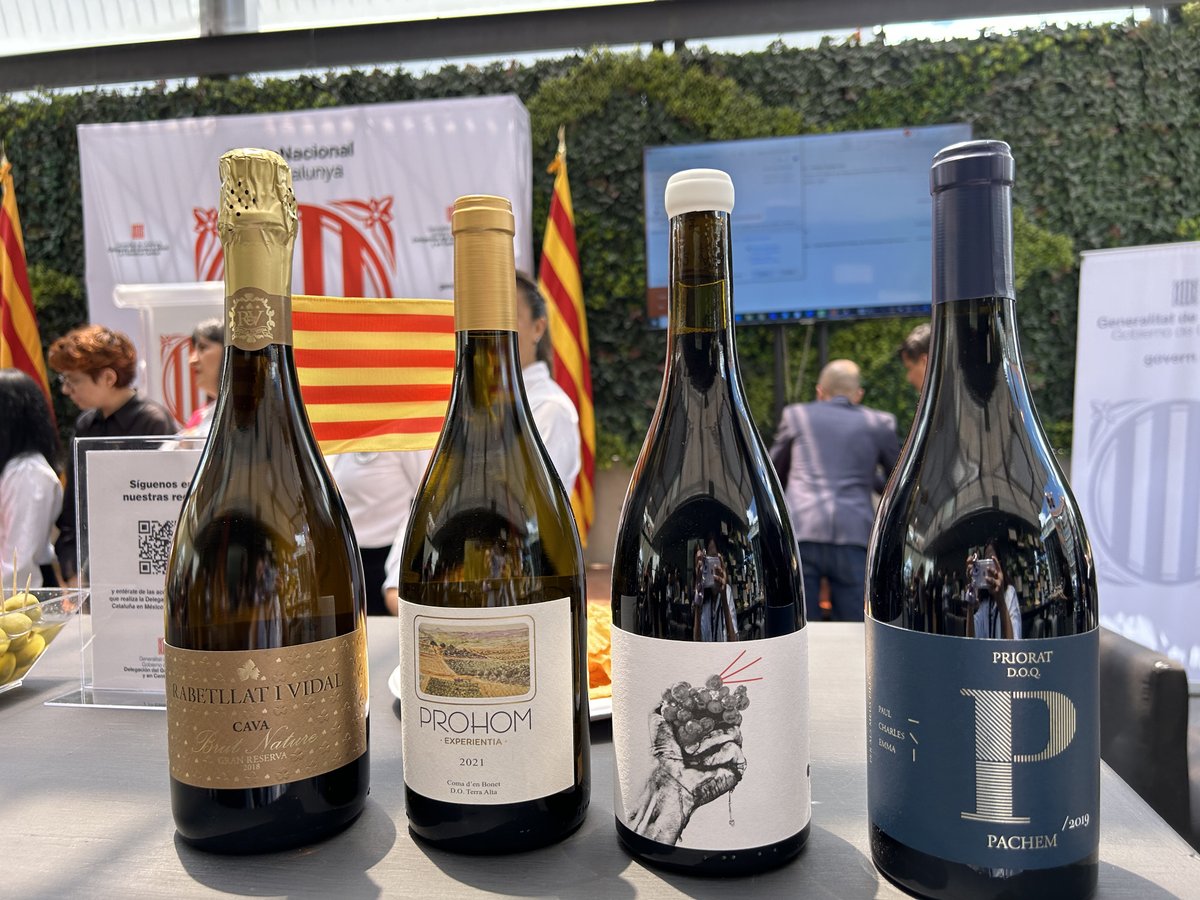 prodeCAT's tweet photo. 🍽️🍷#CatalanFood, ambaixador de la cultura catalana durant la celebració de la #Diada2023 a Mèxic.
👏👏Enhorabona, @Catalonia_MX!
📝Més info: https://t.co/AgMQmBr9Aw https://t.co/bWKJ7afa4A