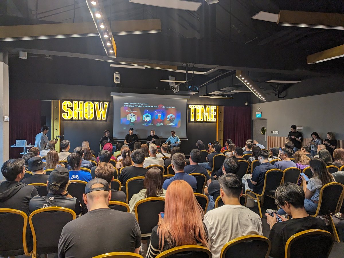 nrlazliah's tweet photo. Full house for @LucaNetz, @Memeland, and @EarnAlliance at the Builders Playground event today. Interesting thoughts about the benefits and challenges of growing a #Web3 community. 😊 https://t.co/ChJcKhsDzC