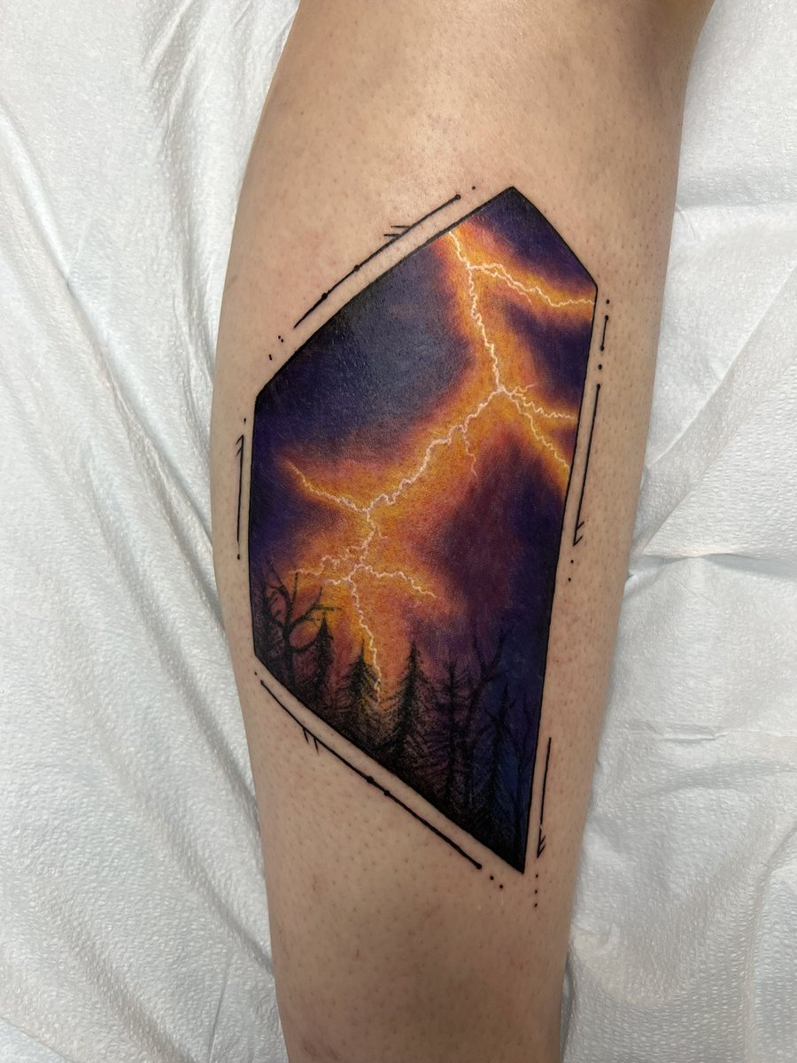davidhodgesart's tweet photo. I don’t make stuff like this very often, but it’s a lot of fun every once in a while! Thanks so much as always Amy! 🙏⚡️
#atlanta #atlantaga #atltattoo #atlantatattoo #atlantatattoos #atlantatattooartist #realismtattoo #landscapetattoo #lightning #lightningtattoo #geometrictattoo https://t.co/yKVBPAKtGS