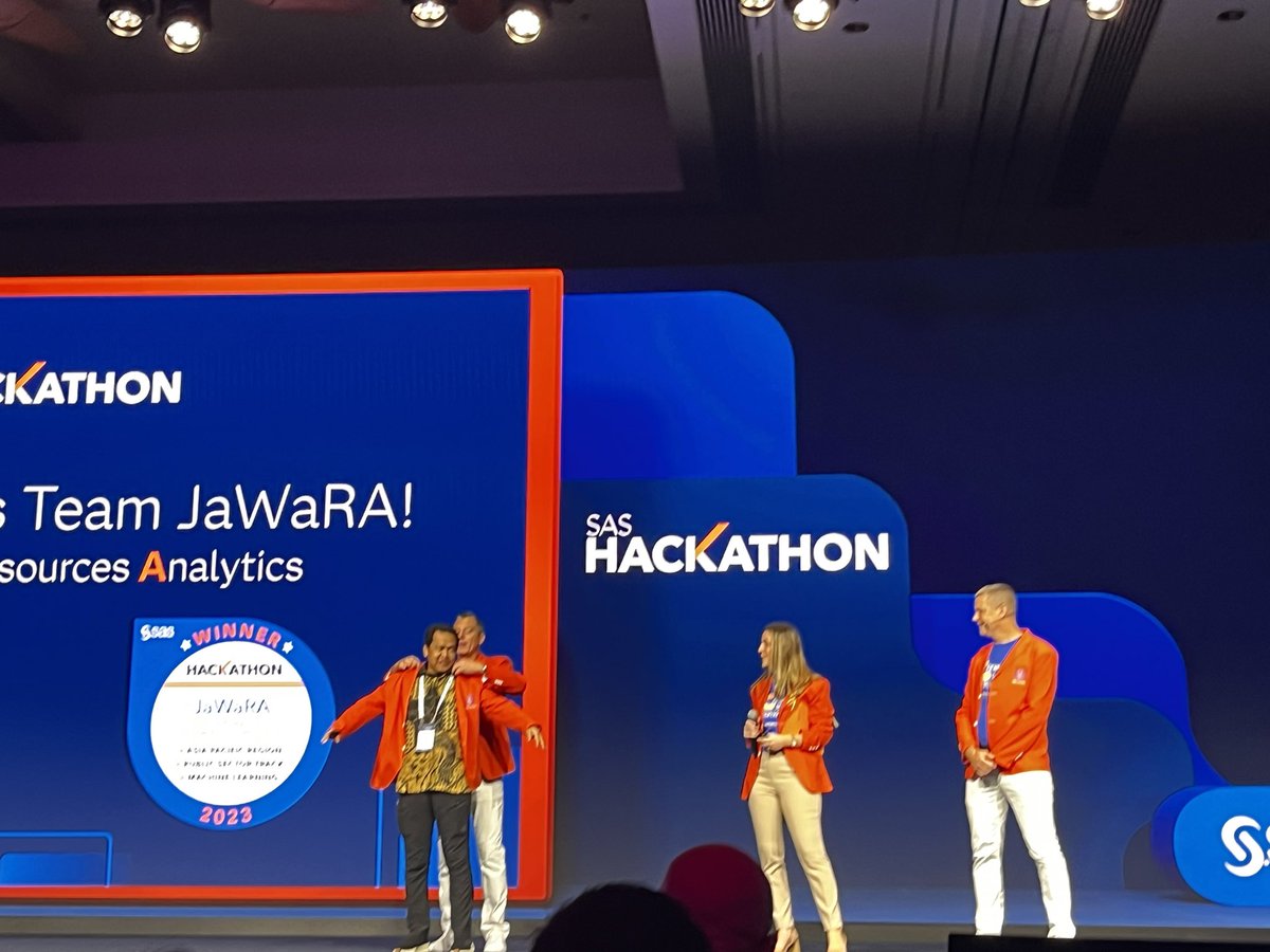 “It’s a great honor to win this again this year,” says team JaWaRA after receiving the grand champion hackathon award &amp; being presented w/ his own orange hackathon jacket. The team used SAS Viya machine learning and IoT to prevent flooding in Jakarta. 

#ExploreSAS