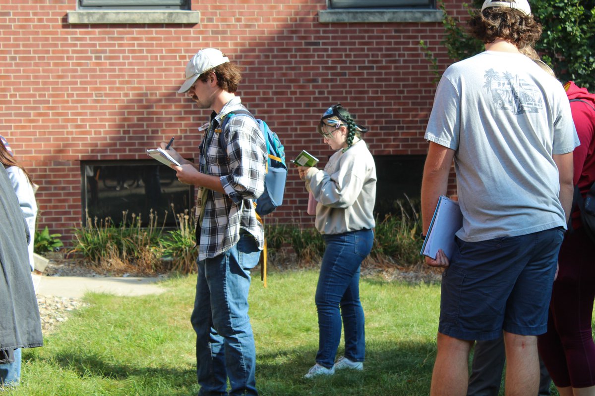 iastate_cals's tweet photo. FOR 356: Dendrology teaches students to identify North American woody plants and the historical evolution of their habitats. π³
Students explore the varied tree and shrub species found on campus, learning to identify them by a variety of factors.
#calsproud #isucals #wearecals https://t.co/PnhBOatVyU