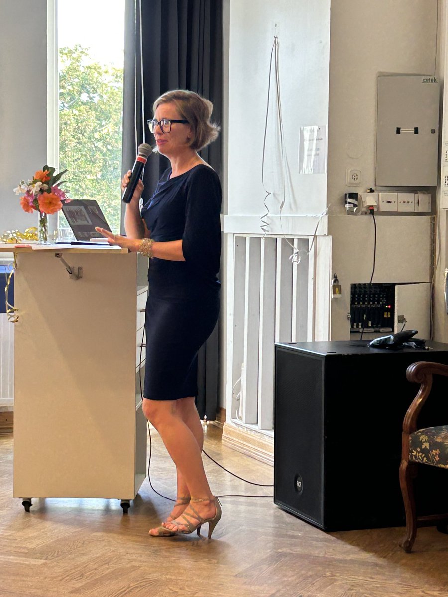 ⁦@AnnaStenstam⁩ inleder ⁦:CR: symposium på AF - fullständigt lysande ☀️! CR Competence, en viktig partner för många, inkl. ⁦<a href="/MedeonSP/">Medeon Science Park & Incubator</a>⁩ och #Dent2Health 😀