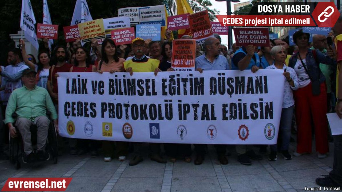 evrenselgzt's tweet photo. ÇEDES’e karşı ortak mücadele çağrısı | İzmir Barosu Çocuk Hakları Merkezi’nden Av. Zerrin Şenyıl Kale, projeyle tek din tek mezhep anlayışının okullara yerleştirileceğine dikkat çekerek “İnanç ve kimlik çeşitliliği yok sayılacak” uyarısını yaptı https://t.co/x9z43ZTF7j https://t.co/UWp9GiQ1MV