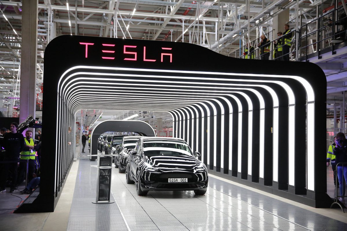 aneyeoneast's tweet photo. Tesla reinvents the way of making electric cars
Tesla has combined a series of innovations to make a technological breakthrough that could transform the way it makes electric vehicles and help Elon Musk achieve his aim of halving production costs, five people familiar with the... https://t.co/7oJcFgLSR1