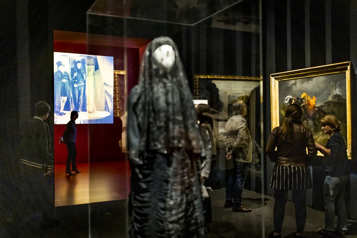 Kunstpalast's tweet photo. Gruseln vorprogrammiert! Gestern haben wir unsere neue Ausstellung "Tod und Teufel. Faszination des Horrors" eröffnet, die bis zum 21.1.2024 laufen wird! #todundteufelkunstpalast https://t.co/E7Dxc511XG