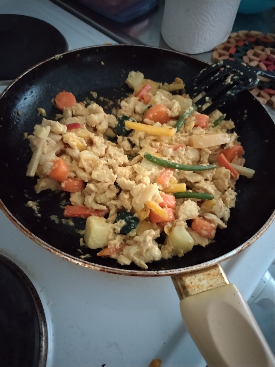 _StoryCorner_'s tweet photo. #kfp #deadbites #10choureport #deadbeats
Took me a few more days before I finally got the chance to Cook this Chimken Noodle dish with added Wok, Grill/Oven Veggies, Noodles, Food Cream and Curry (with spices from the Noodle package).
This turned out to be simply DIVINE! ๐ https://t.co/EeOQBtGPXh