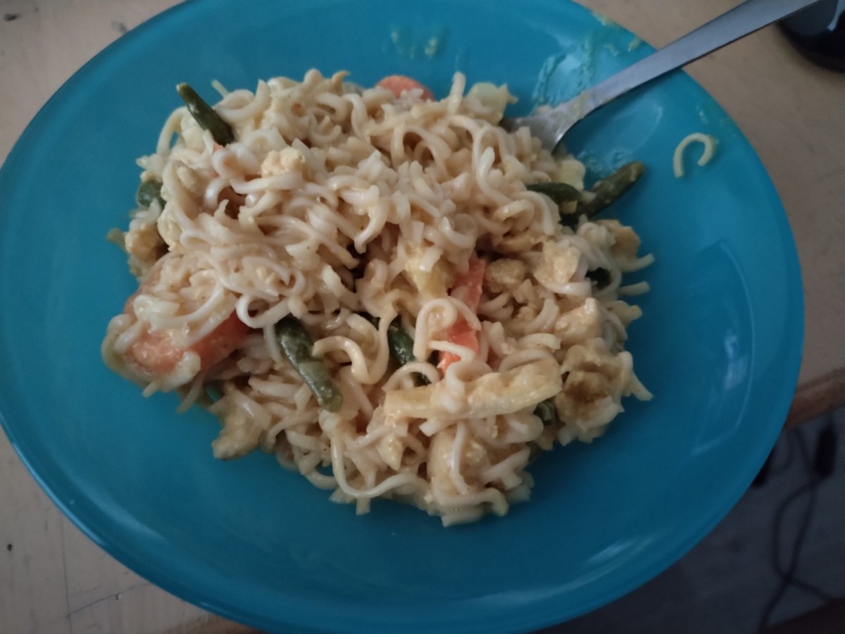 _StoryCorner_'s tweet photo. #kfp #deadbites #10choureport #deadbeats
Took me a few more days before I finally got the chance to Cook this Chimken Noodle dish with added Wok, Grill/Oven Veggies, Noodles, Food Cream and Curry (with spices from the Noodle package).
This turned out to be simply DIVINE! ๐ https://t.co/EeOQBtGPXh