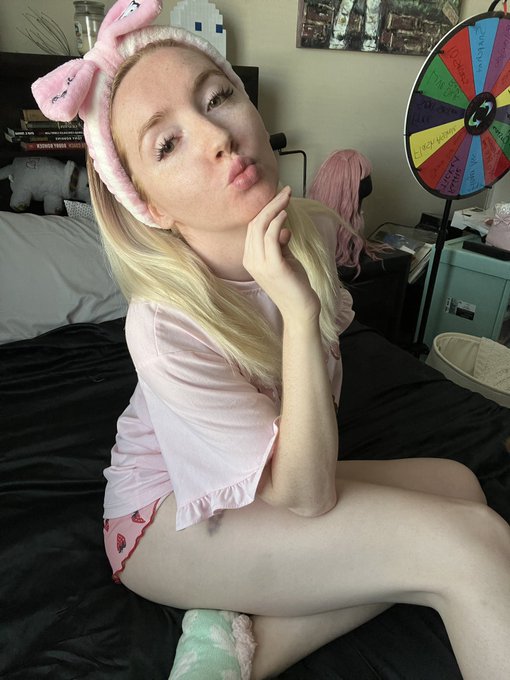 I posted a new video on my Pornhub! Link is in the comments below https://t.co/Oh9dbhkfV5