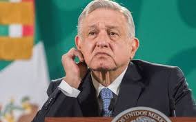 Si el presidente <a href="/lopezobrador_/">Andrés Manuel</a> no es REPUBLICANO y no invita al poder Legislativo y al poder Judicial a la ceremonia del grito, los invito a no ver, ni oír el grito por radio o televisión, que se quede solo, RT quien esté de acuerdo