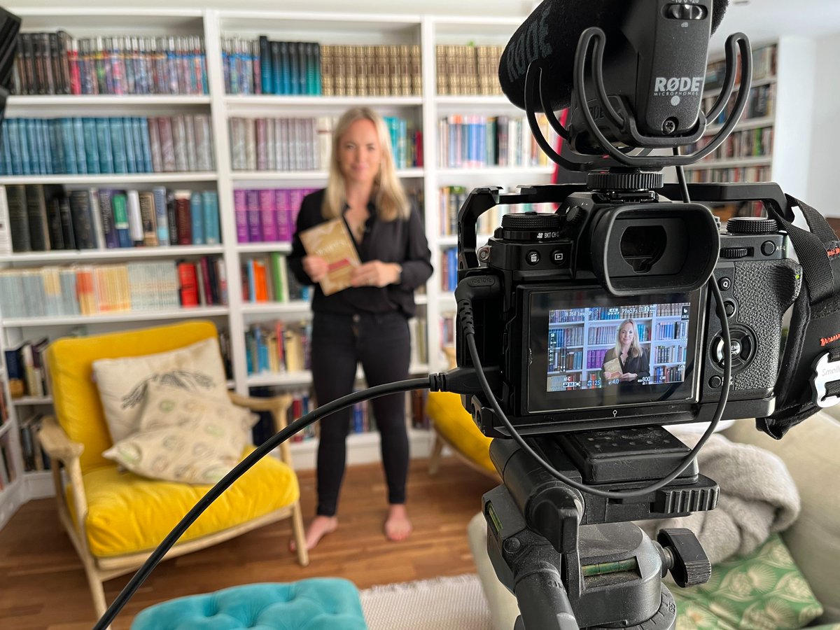 bigchurchread's tweet photo. This morning we had a great time filming @amyorrewing for The Big Church Read through her new advent book 'Mary's Voice' - Watch this space! https://t.co/n9JEkE0wJO