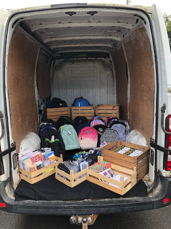 hubofhopewales's tweet photo. Over 50 year 7 pupils received a brand new backpack filled with all the equipment for High School #ProjectBackpack https://t.co/fHnaPGqDlN