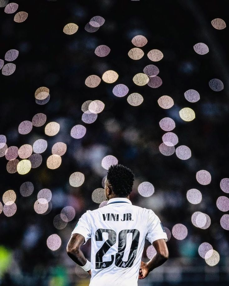 insidervjr's tweet photo. Vinícius Jr mais uma vez não foi indicado ao prêmio Fifa The Best.

Único jogador nas 5 principais ligas a ultrapassar 20 gols e 20 assistências.

Na Champions League foi o segundo melhor jogador da competição, apenas atrás do artilheiro Haaland.

Marcou gol em TODOS os times em que enfrentou da fases de grupos até a semifinal do mata-mata.

O que ele precisa fazer para a Fifa notar ele?