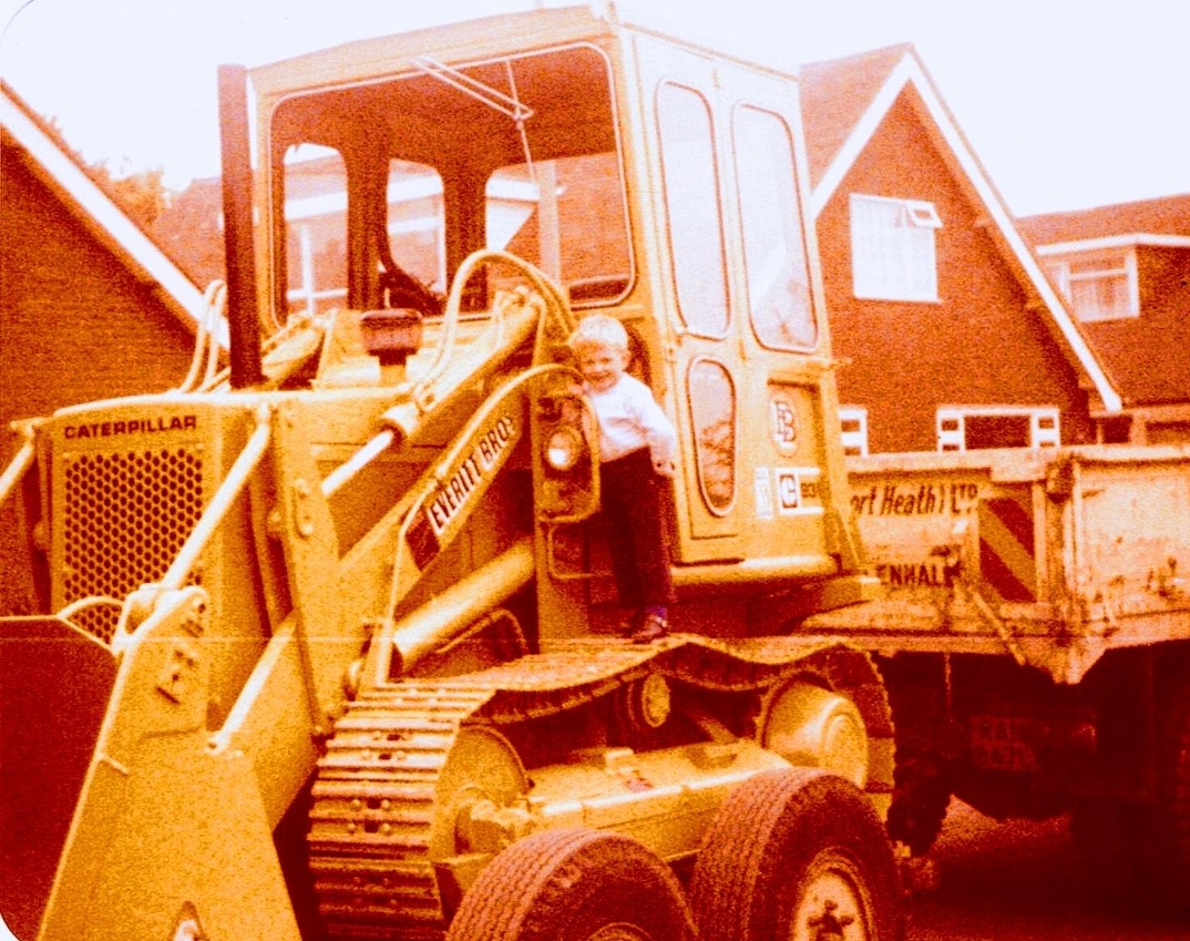 FinningNews's tweet photo. We’re heading back to 22nd May 1980 for this week’s #ThrowbackThursday
This was a #NewCatMachine day for Everitt Bros, collecting this Cat® 931B Track Loader from Cannock.
📸 - Andrew Everitt
#TogetherForGeneraions #CaterpilarEquipment #931B #FinningUKIreland https://t.co/ICBJ9MdSem