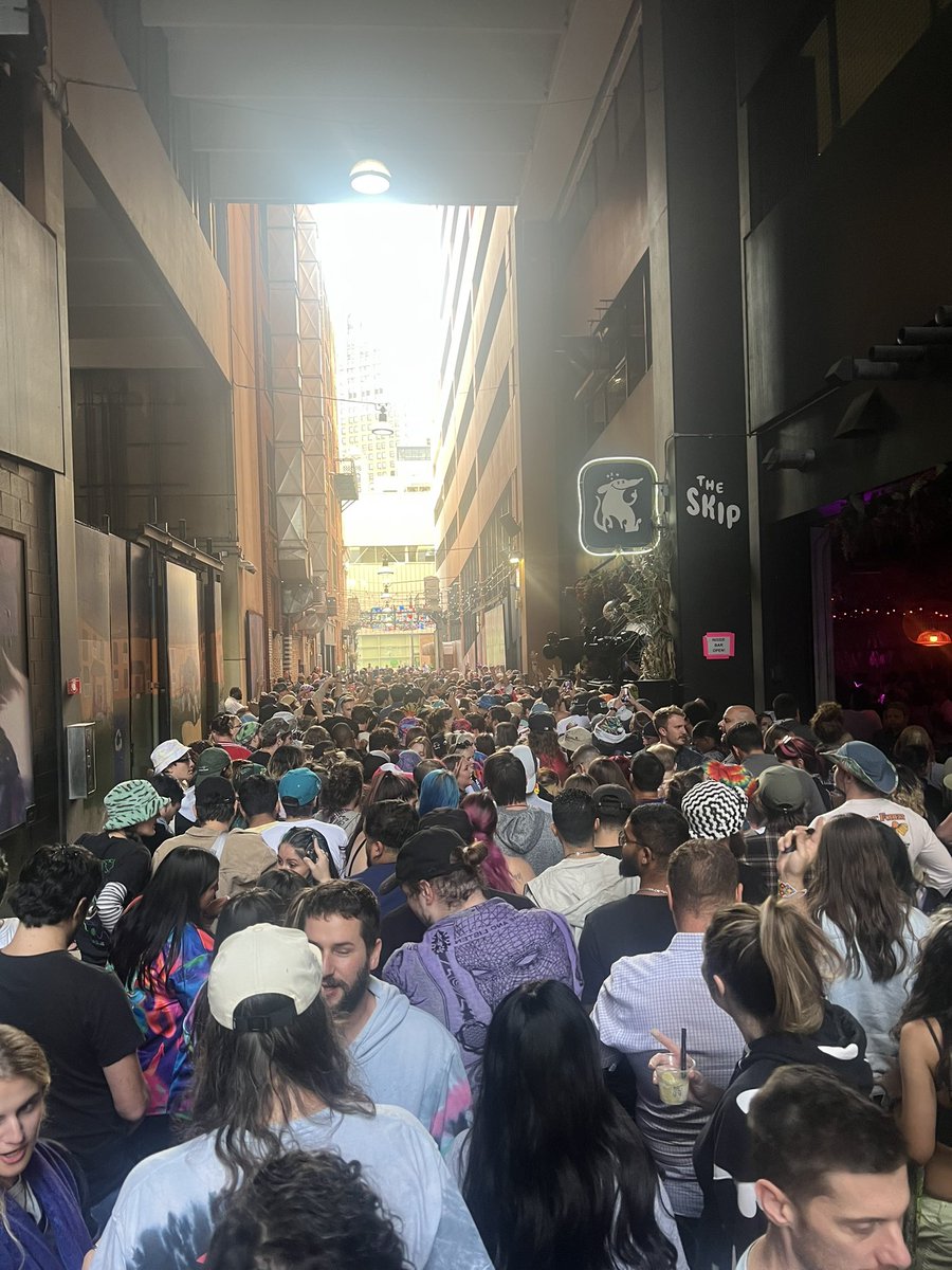 bootyz24's tweet image. @Griz, ya put your entire soul into those sets yesterday!!! Can never thank you enough. 

Until next time; we love you. 💕✨🌈