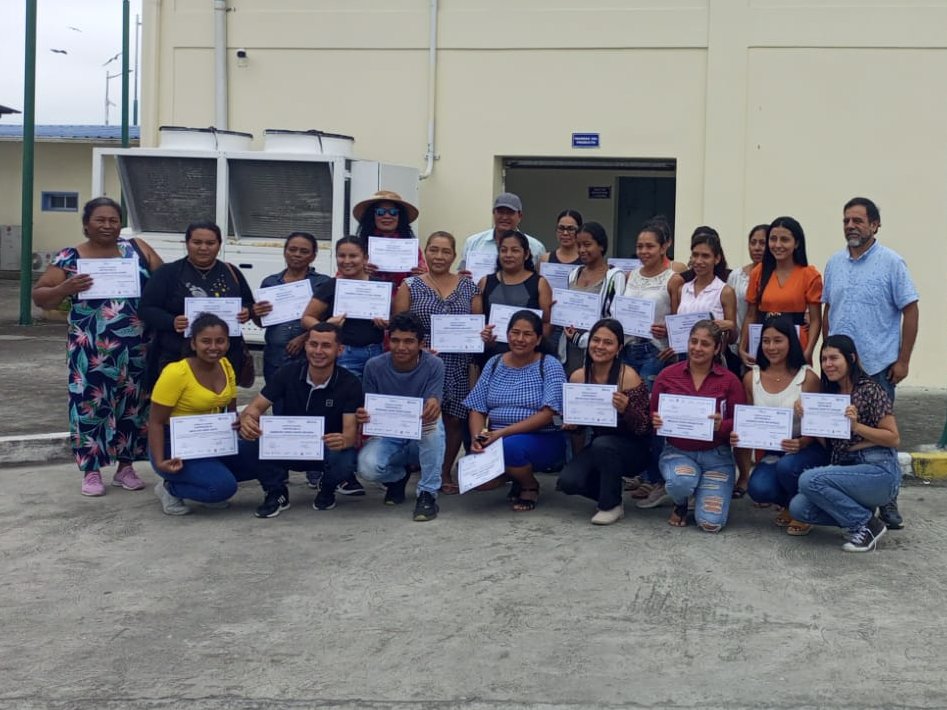 inmobiliarec's tweet photo. 70 usuarios de la Facilidad Pesquera de #Cojimíes, administrada por #Inmobiliar, participaron en la capacitación "Técnicas de Procesamiento y Transformación de Productos Pesqueros", en el marco del proyecto ISOSPAM.🎣

#NuestroTrabajoContinúa https://t.co/llcqpX58jo