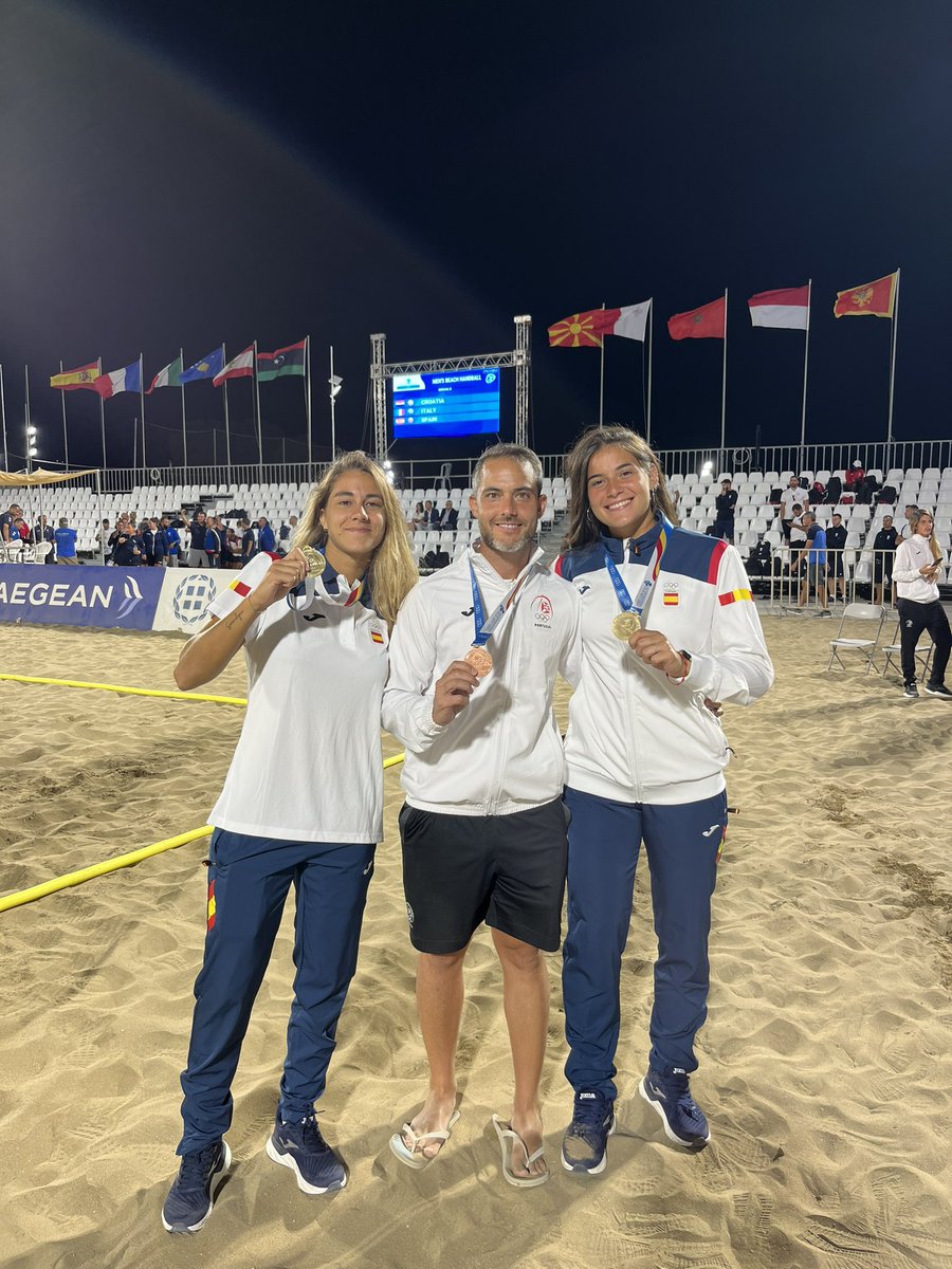 ¡ENHORABUENA!!
El pasado fin de semana se disputaban los Juegos del Mediterraneo 2023 en Heraklion, Grecia.
Nuestro <a href="/AgustinCollado1/">Agustin Collado</a> se colgó 🥉 y nuestras chicas <a href="/gemma_sf/">Gemma Sánchez</a> y <a href="/Sarabm_3s/">Sara</a> el 🥇 con las #GuerrerasArena

Estamos muy orgull@s de vosotr@s!!