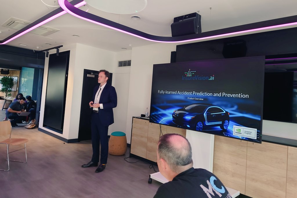 robertdejong's tweet photo. @MassChallenge
gets underway @UEL_News with start-ups striving to scale:
#corporatesustainabili
#driverlesscarsoftware
#buildingretrofit
#agecare #technology 

#Kestrix @AilunaCommunity
#InsureVision #Ignotalabs @miiCAREuk
#buildings #startup #EastLondon #RoyalDocks #RDCS https://t.co/OzLUYBZ7lc