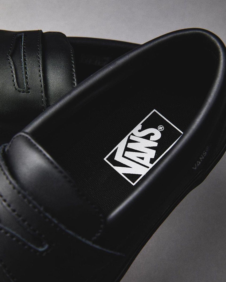 199cm__'s tweet photo. Vans Japan Loafers Black 🖤 เท่มากกกกก https://t.co/VmpcB9ILED