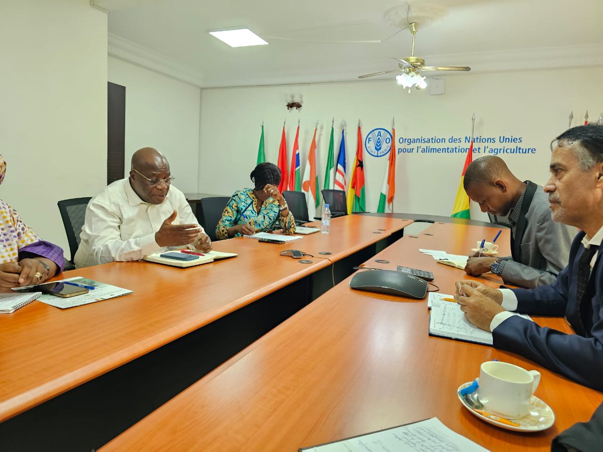 Une rencontre entre la FAO et la CSRP à mis en évidence des perspectives de collaboration très prometteuses dans le domaine de la pêche et l'aquaculture.
Réunion de travail avec R. Guei et son équipe, Almadies Dakar.