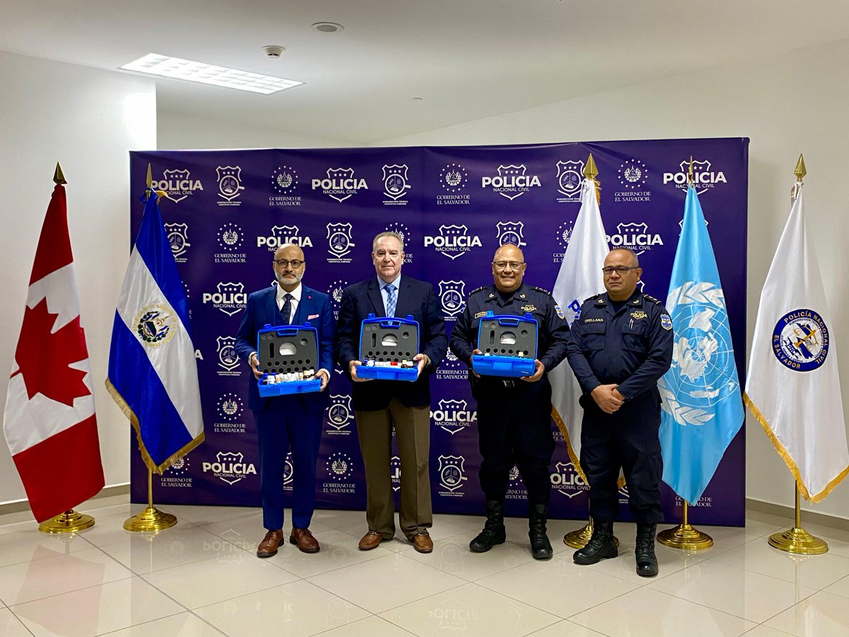 unodc_lab's tweet photo. For preliminary testing of suspected illicit drugs, color tests remain a key tool.
This week, π¨π¦HE Daniel Ahmad handed over @UNODC Drug & Precursor Test Kits to the National Civil Police ofπΈπ», which will aid in interdicting π trafficking.
ππΌ@CanadaFP
@UNODC_POSAL #SMARTForensics https://t.co/oUX1ajAbt8