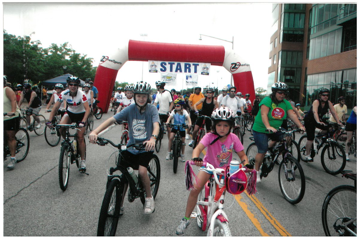 AroundLou's tweet photo. Throwback Thursday HBP Edition! Check out these photos from when it was just the Mayor's Hike &amp; Bike 👀 circa 2010, Memorial Day on the @wfpark Great Lawn!
#TBT #HBP #HikeBike #2010 https://t.co/J9920w9QOG